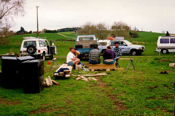 Ngaroto walkway Kiwanis working bee